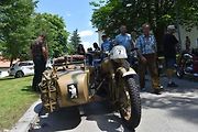 Tradiční závod S kopce do kopce si nenechalo letos ujít na sedm desítek posádek historických automobilů a motocyklů