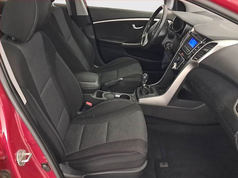 Hyundai i30 (2013) 1.6 MPI, LPG, Vyhř. sedaček - fotka 9 z 16