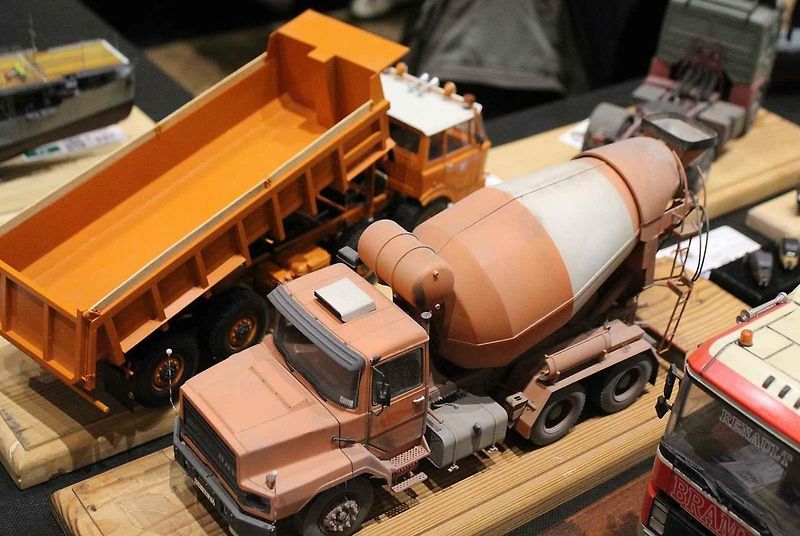 Přes šest stovek modelů bylo k vidění při 22. ročníku soutěžní výstavy Kladenská Wejhybka. Na snímku je malá dioráma s motocyklem Wanderer 4HP z roku 1916.