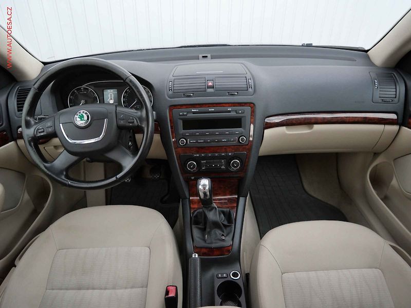 Škoda Octavia (2009) 1.4 TSi, ČR, Elegance, TZ - fotka 8 z 19