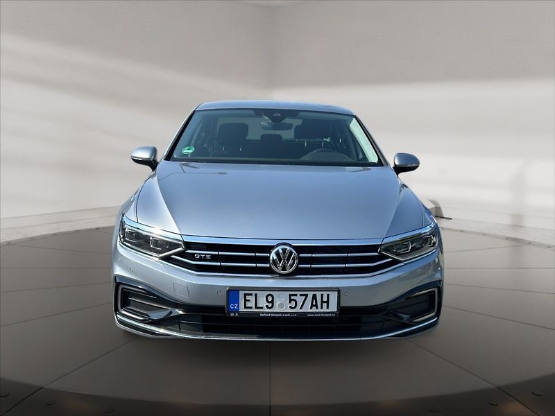 Volkswagen Passat 1,4 TSI Hybrid GTE AT - fotka 2 z 11