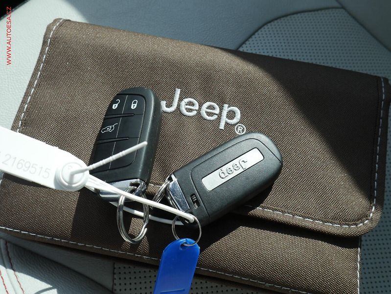 Jeep Compass (2019) 1.4 T, Limited, TZ, kůže - fotka 20 z 20