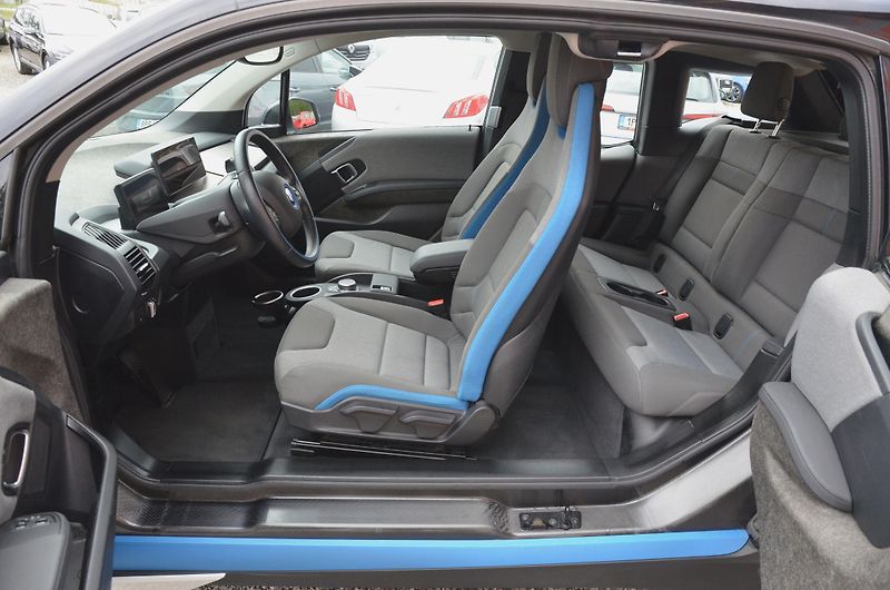 BMW i3 (2022) 120Ah // REZERVOVÁNO // - fotka 13 z 36