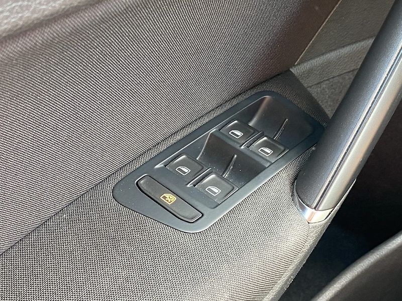 Volkswagen Golf 1.2TSi, Cup, 2x kola - fotka 25 z 28