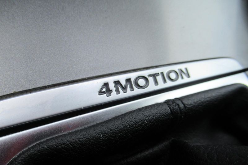 Volkswagen Golf 1.6 TDI 4MOTION AUT. KLIMA - fotka 13 z 21