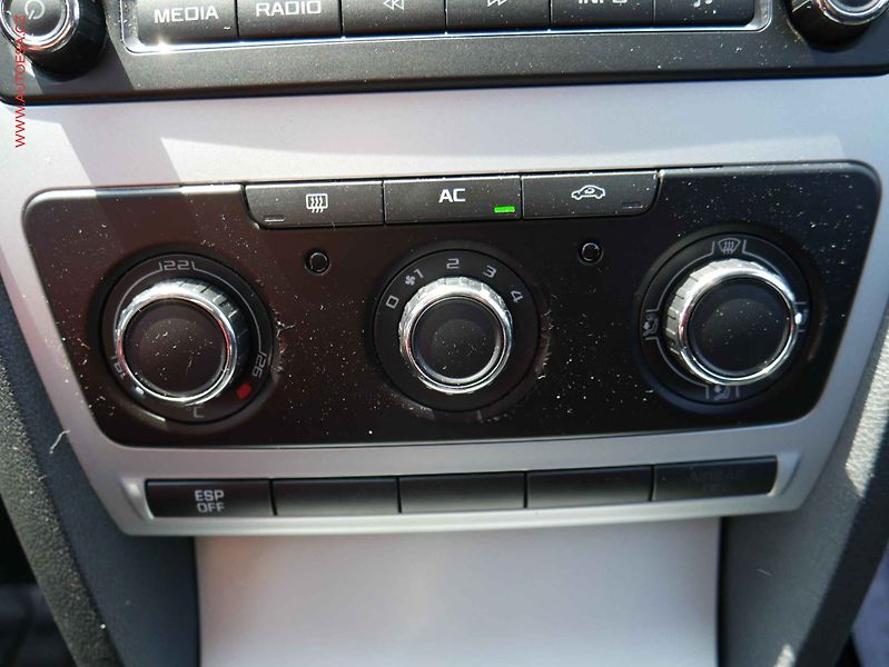 Škoda Octavia (2009) 1.4i 16V, Klima - fotka 15 z 16
