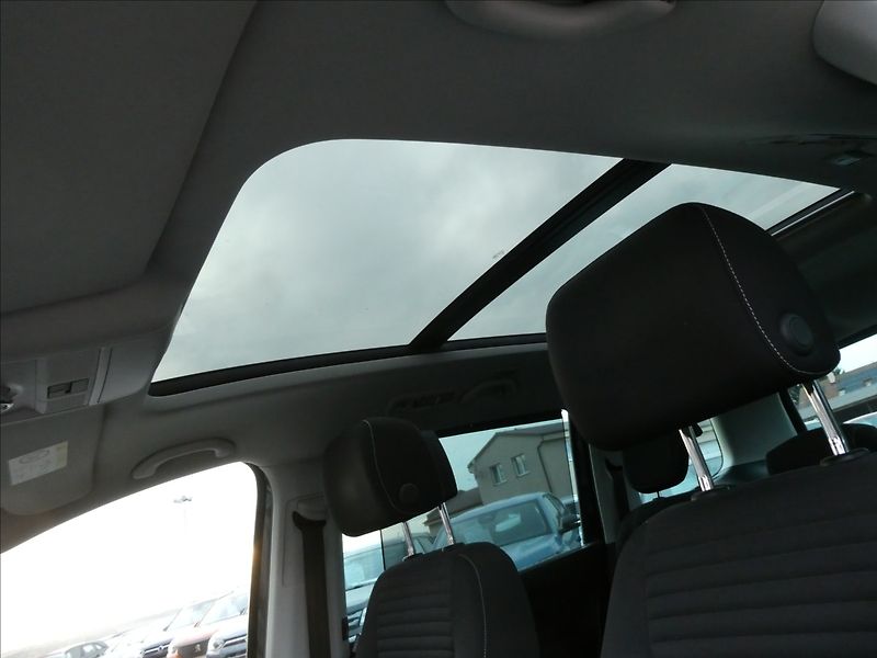 Volkswagen Sharan 2,0 TDi 103kW Cup,2xkola,panor - fotka 18 z 67