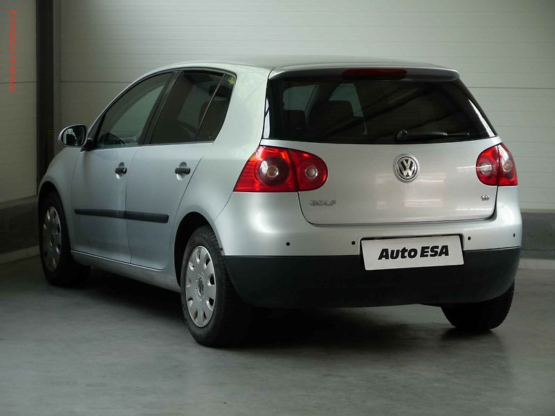 Volkswagen Golf (2006) 1.6 16V, ČR, AC, tempo, park - fotka 6 z 18
