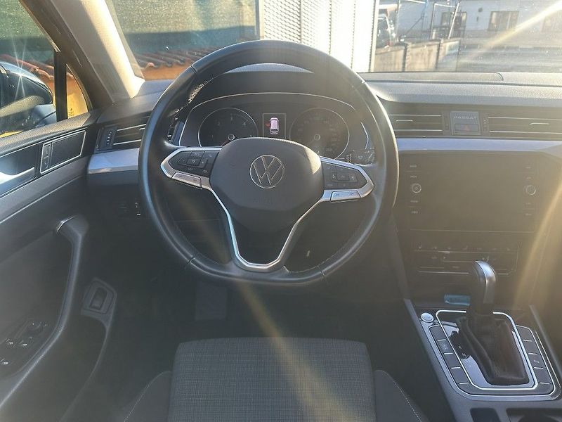 Volkswagen Passat 2.0 TDi 110kW Bussiness AT - fotka 12 z 28
