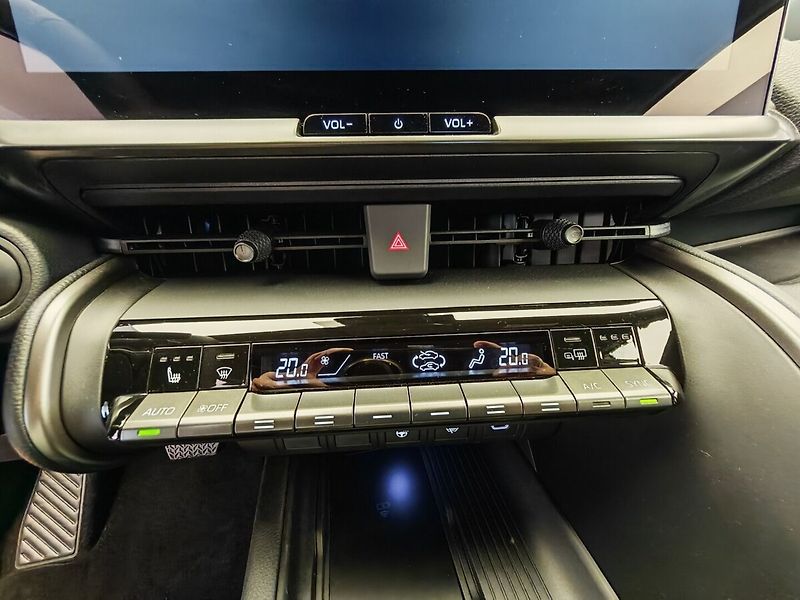 Toyota C-HR 2,0 Plug-in Hybrid Style - fotka 32 z 38