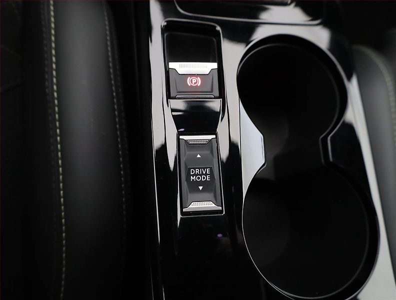 Peugeot 2008 (2022) GT Line 1.2 PureTech, Automat - fotka 12 z 19