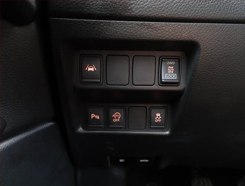 Nissan Qashqai (2015) Tekna 1.6 dCi, 4X4 - fotka 15 z 19