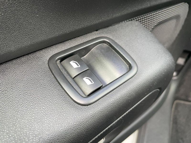 Citroën C3 (2018) Feel 1.2 PureTech 81kW! PDC! - fotka 22 z 29