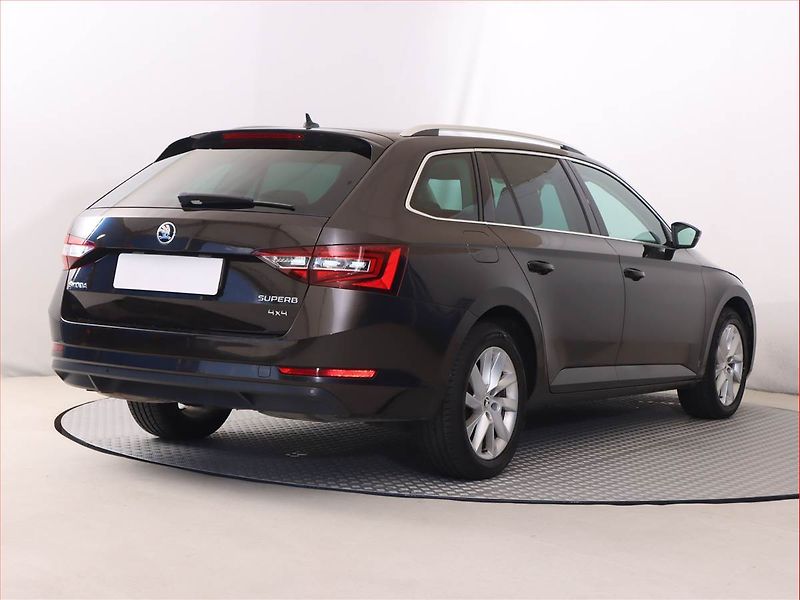 Škoda Superb (2016) Style Plus 2.0 TDI, 4X4 - fotka 5 z 24