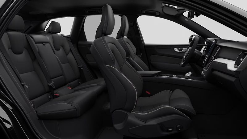 Volvo XC60 (2026) T6 AWD AUT PLUS BLACK EDITION - fotka 4 z 11