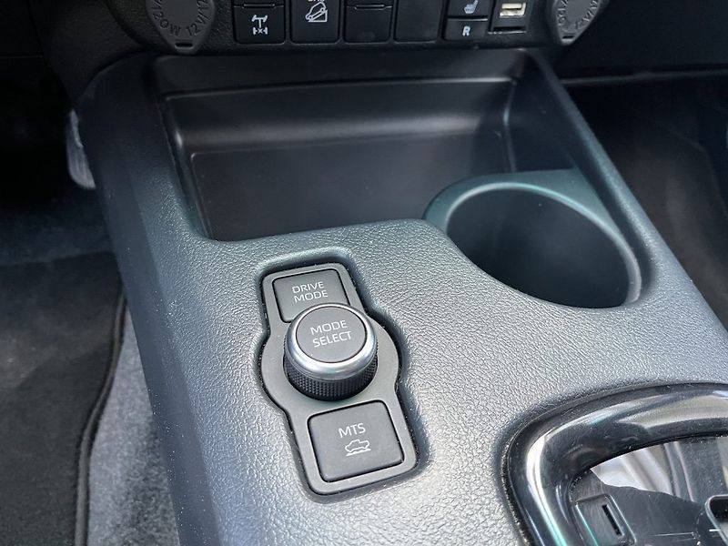 Toyota Hilux 2.8L Diesel  6 AT Invincible - fotka 21 z 29