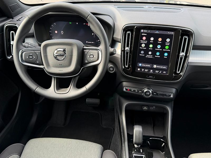 Volvo XC40 PLUS B4, B4, 360°, ACC, BLIS, - fotka 22 z 24