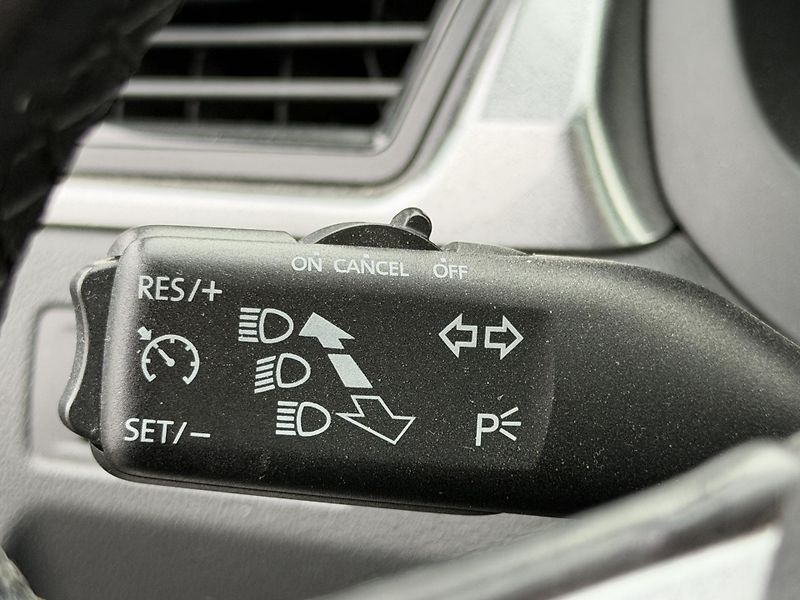 Škoda Rapid 1.2 Tsi, 63kw, 1. Majitel - fotka 8 z 10