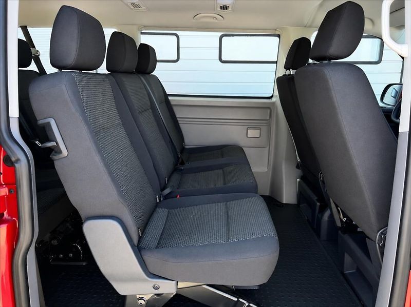 Volkswagen Caravelle 2,0 TDI 6.1 SWB TRENDLINE - fotka 12 z 24