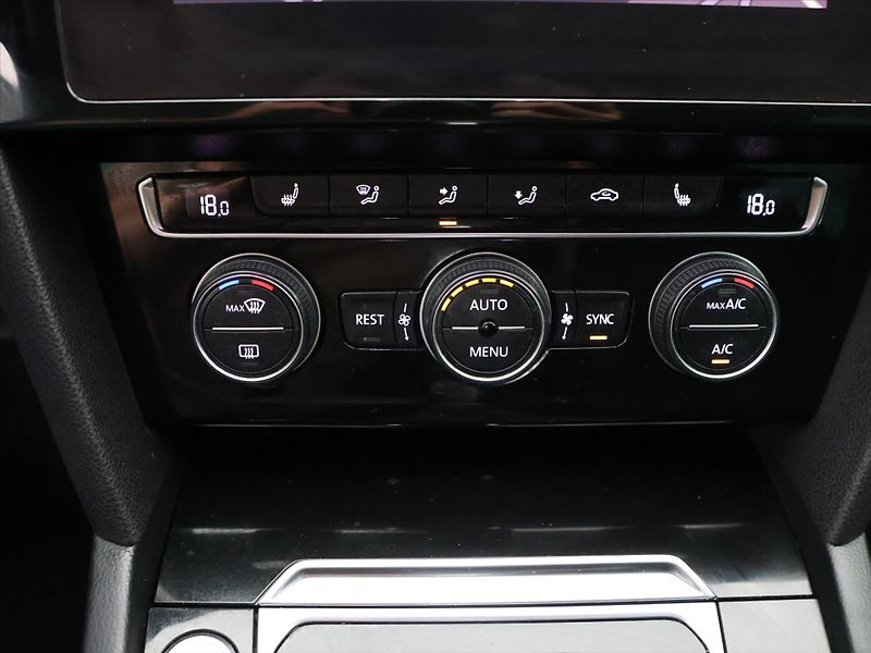 Volkswagen Passat 2,0 TDI 110kW DSG LED 1.Maj - fotka 22 z 31