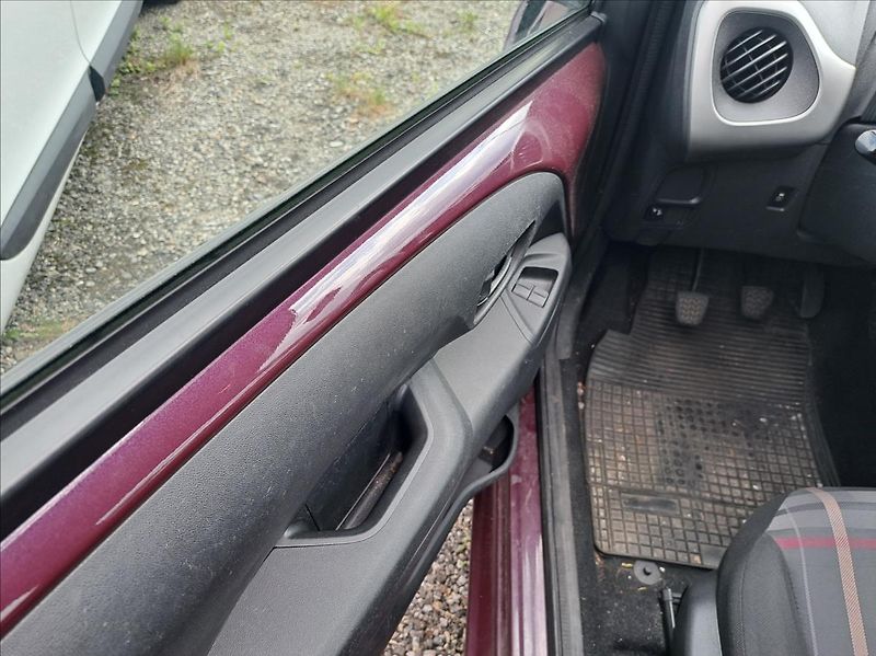 Peugeot 108 1,0 i - fotka 11 z 28