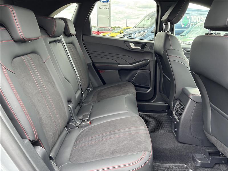 Ford Kuga 1,5 EcoBoost 111 kW ST-Line X - fotka 13 z 42