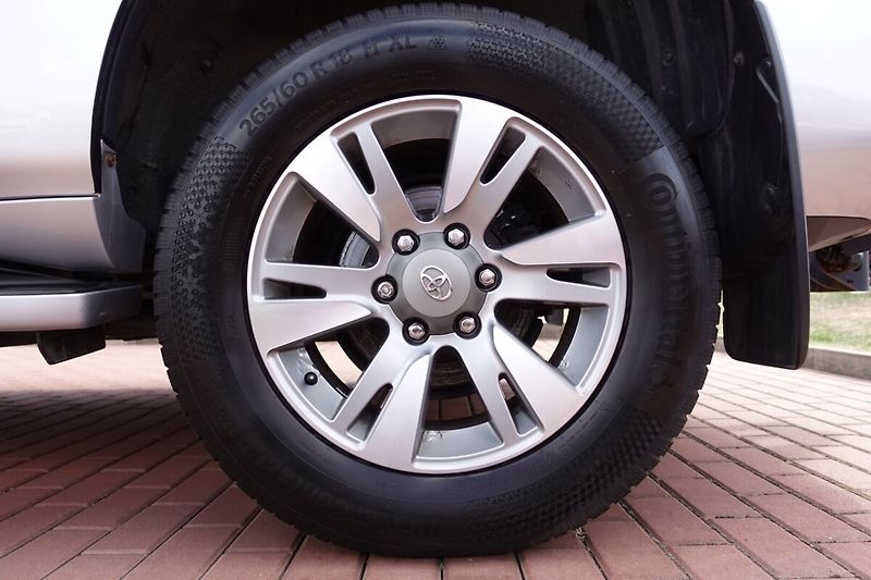 Toyota Land Cruiser 2.8 D-4D Executive Family 7mís - fotka 8 z 38