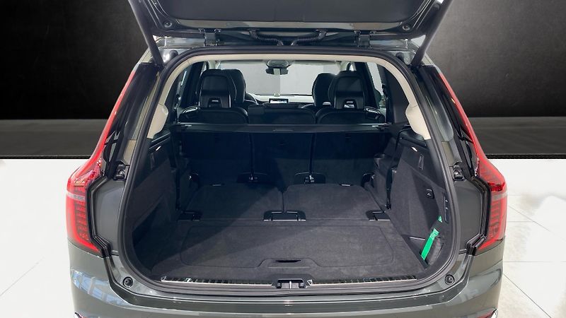 Volvo XC90 (2026) PLUS BRIGHT, B5 AWD, 184+10 kW - fotka 7 z 14
