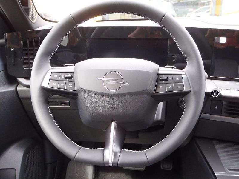 Opel Astra ST Edition Hybrid 1.2 Turbo - fotka 14 z 33