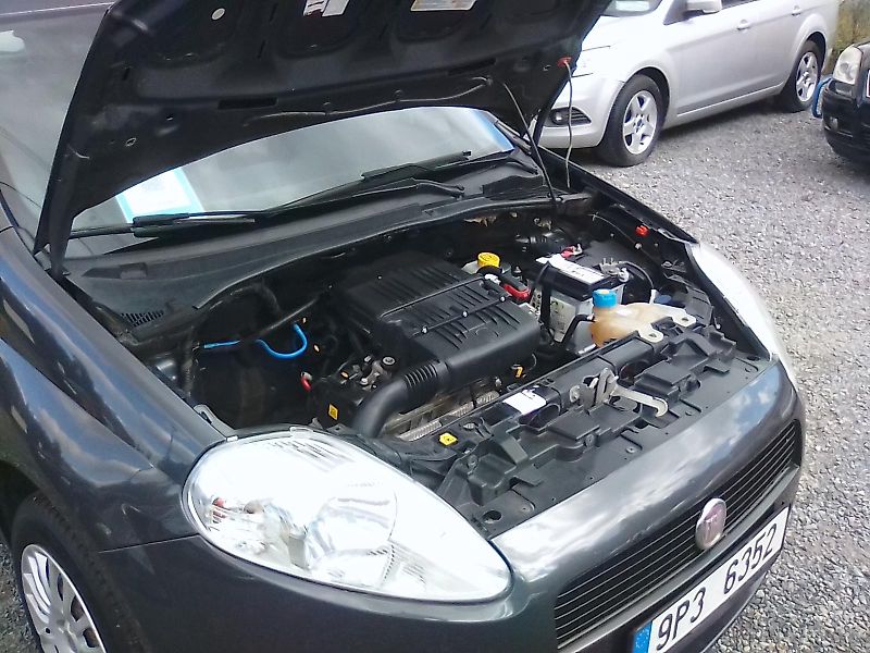 Fiat Punto (2010) 1.2i , 2.majitel - fotka 28 z 32