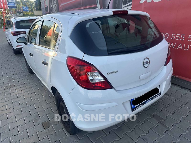 Opel Corsa (2014) 1.0i - fotka 2 z 3