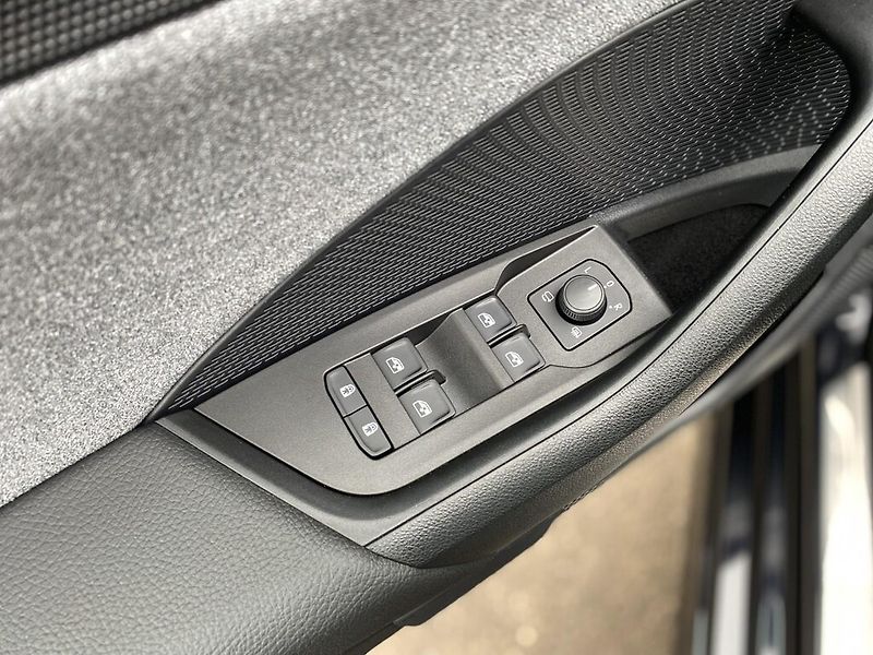 Škoda Octavia Combi 2,0 TDI Top Select DSG - fotka 11 z 28
