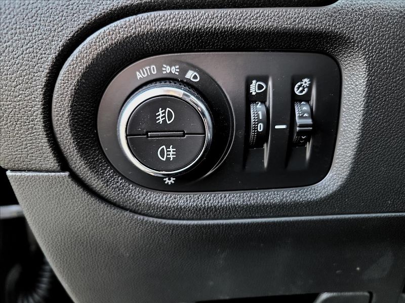 Opel Grandland X 1,6 PHEV,E-AT,Elegance,led,nav - fotka 37 z 50