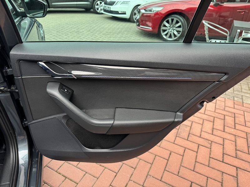 Škoda Octavia (2018) RS 2.0 TDi DSG ACC LED 135kW - fotka 22 z 50