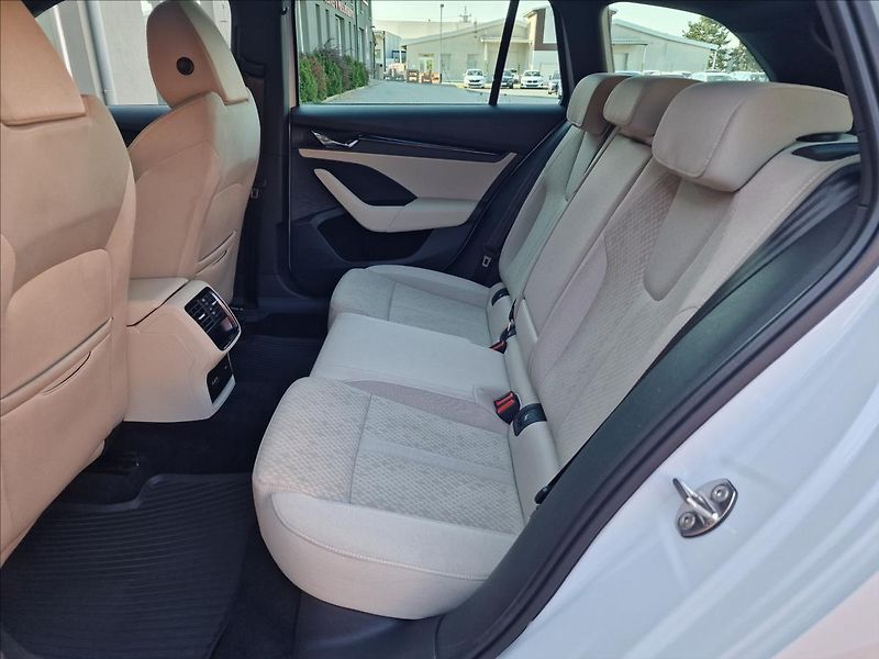 Škoda Octavia 2.0 TDI DSG Style,ČR,1.Maj - fotka 17 z 50