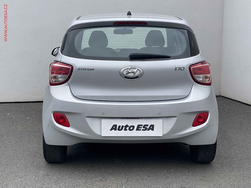 Hyundai i10 (2015) 1.0i, AC, park.asist - fotka 5 z 17