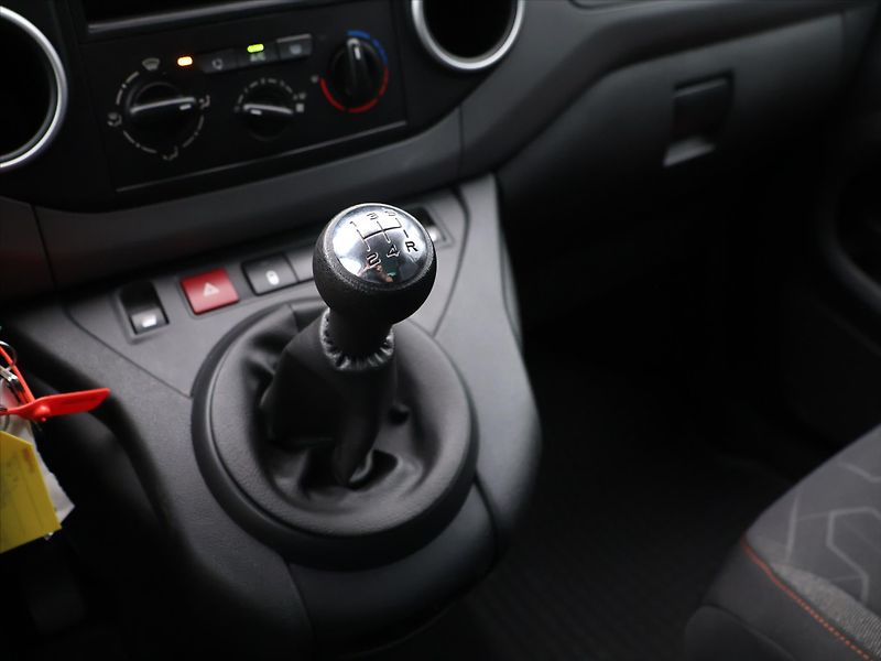 Peugeot Partner Tepee 1,6 HDI  Klima Tažné CZ - fotka 18 z 27