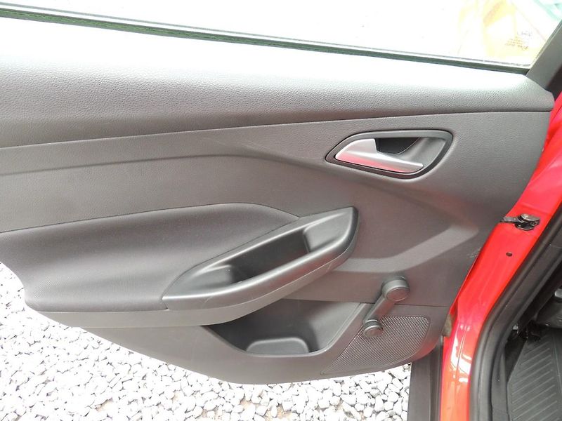 Ford Focus (2017) 1.5TDCi,70kw,výbava,ČR,1maj. - fotka 34 z 43