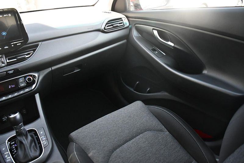 Hyundai i30 1.0TGi DCT STYLE ČR 1M - fotka 24 z 49