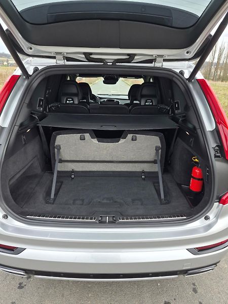 Volvo XC90 (2019) 2.0 /288kW - fotka 23 z 37