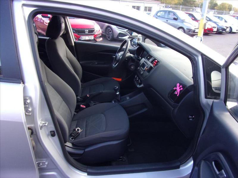 Kia Rio 1,3 CVVT - fotka 9 z 26