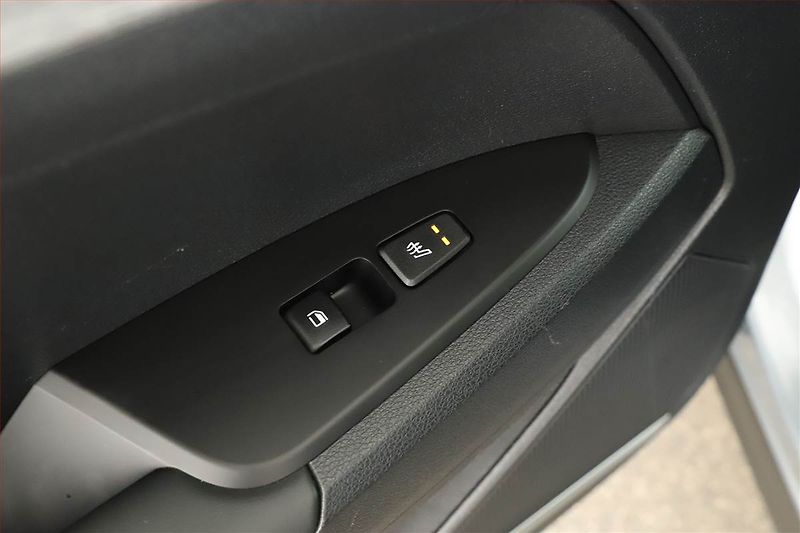 Kia Sportage (2022) Exclusive 1.6 T-GDI MHEV - fotka 14 z 17