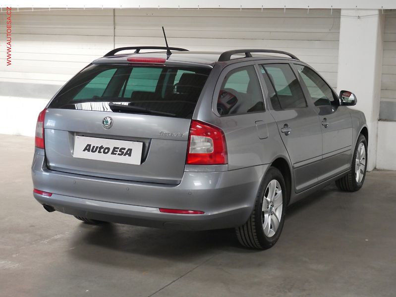 Škoda Octavia (2012) 2.0 TDi, 2.maj,ČR, Klima - fotka 6 z 20