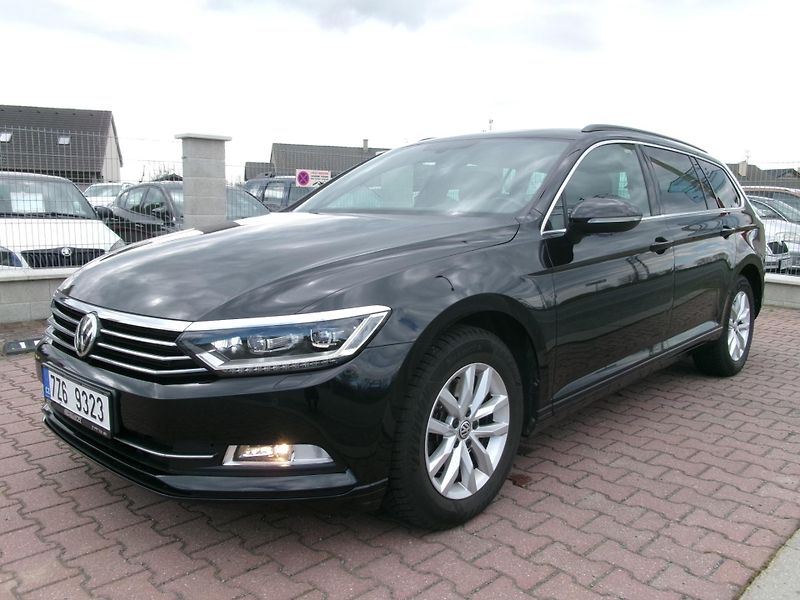Volkswagen Passat Variant (2018) 1,5TSI AC NAVI ACC BT - fotka 2 z 39