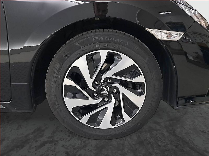 Honda Civic (2019) 1.0 VTEC Turbo, ČR,1.maj - fotka 14 z 16