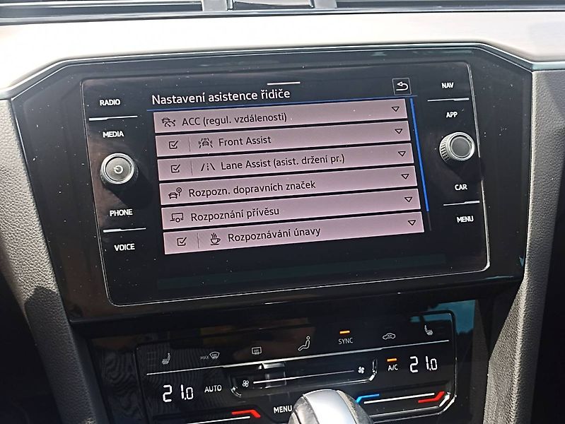 Volkswagen Passat (2023) 2.0 TDI 4x4 147kW Webasto Tažn - fotka 8 z 35
