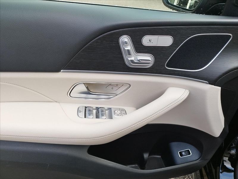 Mercedes-Benz GLE 3,0 300D 4MATIC COUPE - fotka 7 z 29