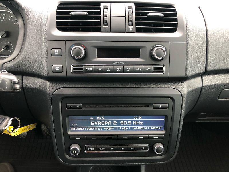 Škoda Fabia 1.2 HTP AMBITION - fotka 19 z 27