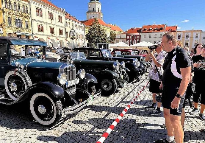 Veteránem nejen Kroměřížskem: sraz veteránů v sobotu 2. srpna na Velkém náměstí v Kroměříži.