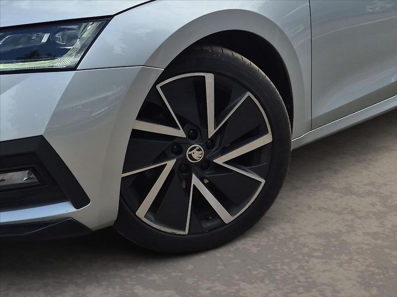 Škoda Octavia 2,0 TDi SportLine DSG - fotka 6 z 18